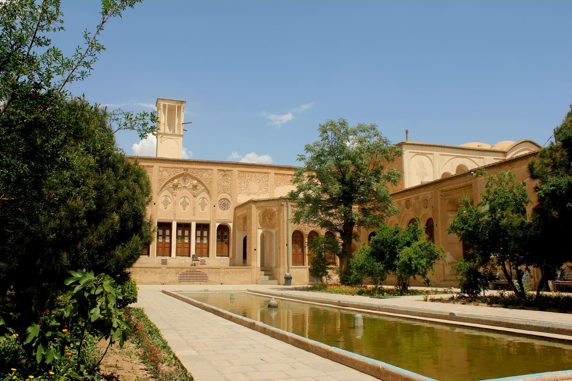 Iran Carpet Museum (Tehran Carpet Museum)